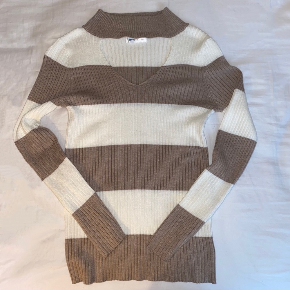 Turtle neck w/ Cut out Size:M